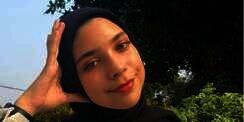 Gaya Hijab Isabelle Tramp, Putri Cantik Ayu Azhari