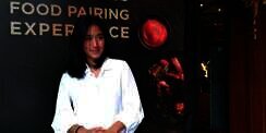 Chef Renatta Moeloek Pamer Selfie di Toilet, Netizen Salfok Ini