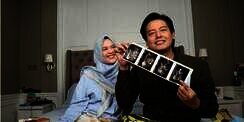 Cut Meyriska Hamil, Roger Danuarta Menangis Lihat Foto USG