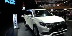 Dibanderol Rp1,29 M, 50 Pembeli Antre Bawa Pulang Mitusbishi Outlander PHEV