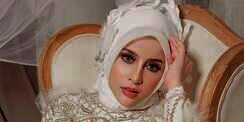 Kecantikan Angsa di Gaun Hijab Karya Ayu Dyah Andari