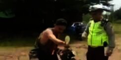 Ngakak! Ditilang Polisi, Pemuda Mabuk Salahkan Motor Karena Belok Sendiri