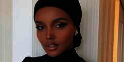 Stunning! Gaya Hijab Halima Aden di Oscar 2020