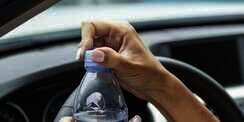Jangan Sembarangan Taruh Botol Air Minum di Mobil
