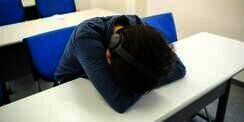 Lagi Main HP Pakai Headset, Remaja SMA Tersambar Petir di Dalam Rumah