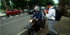 Foto Viral Plt Walikota Medan Rutin Antar Anak Sekolah Pakai Motor Setiap Hari