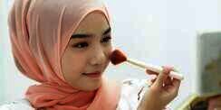 Tips Agar Tak Tertular Virus Corona Saat Memakai Makeup