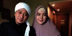 Istri Opick Unggah Video Kawanan Burung Terbang Memutari Kabah, Masya Allah