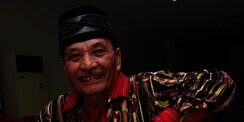 Jarang Terekspose, Wajah Istri Haji Bolot Bikin Geger