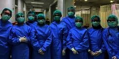 Haru, Ungkapan Dokter Senior untuk Juniornya yang Jadi Garda Depan Melawan Covid