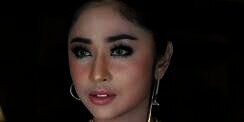 Dewi Perssik Pajang Foto Pernikahan dengan Saipul Jamil