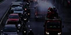 Penyemprotan Disinfektan Dilakukan di Kawasan Jakarta Timur