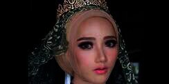 Gaya Hijab Sarah Sheilka, Istri Tegar Mantan Pengamen Cilik 