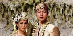 Halu Tingkat Dewa, Tata Janeeta Pasang Foto Nikah dengan Hyun Bin