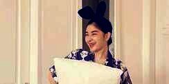 Penampilan 5 Seleb Ikut Pillow Challenge, Gayanya Cetar Banget