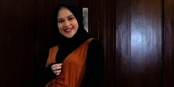 Pamer Baby Bump, Manisnya Cut Meyriska Berbalut Piyama