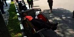 Tukang Becak Pingsan Diduga Corona Ternyata Kelaparan