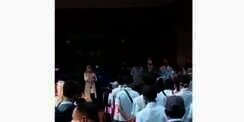 Viral Video Buruh Pabrik Sepatu Dibariskan untuk Terima Pengumuman PHK Massal