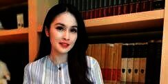 Beda Keyakinan, Tiga Selebriti Ini Tunjukan Toleransi ke ART Muslimnya