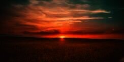 145 Kata-Kata tentang Senja, Menyoal Kerinduan dan Perpisahan