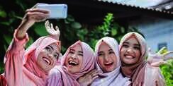 150 Kata-Kata Mutiara tentang Persahabatan, Keren, Menyentuh Hati & Bikin Kompak