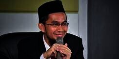 25 Kata-Kata Bijak Ustadz Adi Hidayat Tentang Makna Kehidupan
