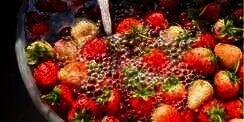 Rendam Stroberi di Air Garam Sebelum Dimakan, Ini Alasannya