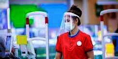 Face Shield atau Masker Medis, Mana Lebih Efektif Cegah Virus Corona?