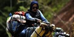 Gaya Bupati Berhijab Luwu Utara Nunggang Motor Trail Terjang Jalan Berlumpur