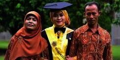 Gadis dari Tengah Hutan Gunungkidul Itu Bergelar Doktor di Jepang