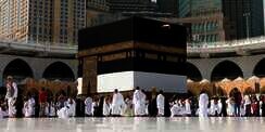 Saudi Akan Izinkan Umrah dalam Jumlah Terbatas