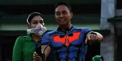 Gaya Modis Istri KSAD Pakai Masker Super Canggih Rp22 Juta