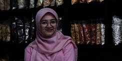 Mental Baja Hijaber Penjual Snack Online, Hampir Bangkrut Kini Banjir Order