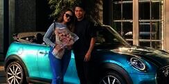 FOTO: Kado Mini Cooper & 4 Momen Mesra Sarah Ahmad-Nurhidayat