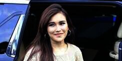 Penampilan Seksi Ayu Ting Ting Jadi Perhatian