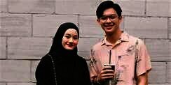 Abaikan Cibiran Netizen, Rey Mbayang dan Dinda Hauw Pamer Pose Mesra di Kamar