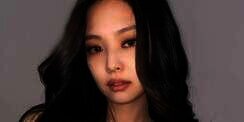 Jennie Blackpink Pakai Baju Transparan, Logo di Lengan Bikin Salfok