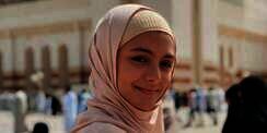 Pengalaman Amanda Rawles Berhijab di Film Ranah 3 Warna