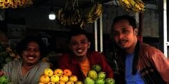 Tak Syuting Tukang Ojek Pengkolan, Begini Potret Tisna Jadi Tukang Buah