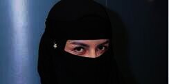 Mantap Berhijab, Five Vi Minta Foto Seksinya Dihapus