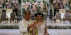 Megah & Usung Adat Jawa, 7 Momen Akad Nikah Arya Bakrie-Vannya