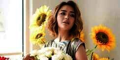 Pose di Ranjang, Gaya Amanda Manopo Serba Nude Curi Perhatian