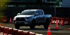 Penampakan Facelift New Hilux, Wajah Lebih Garang tapi Stylish