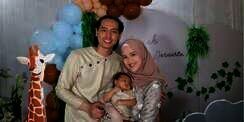 Yuk Intip, 5 Momen Aqiqah Anak Roger Danuarta & Cut Meyriska