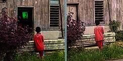 Foto Anak Menonton Televisi Ini Bikin Hati Teriris