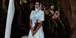 Tampil Bertema Vintage, Aura Kasih Disebut Mirip Noni Belanda