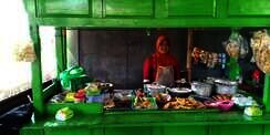 Kisah Darsini Bangun Kembali Warung Makan yang Roboh