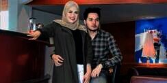 5 Potret Aher Kekasih Baru Elly Sugigi, Berondong Tampan yang Macho Abis