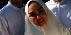 Serba Putih, Cantiknya Yuni Shara Berhijab Syar'i
