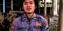 8 Potret Bripda Ongky Mahardika, Polisi Tampan di Tengah Demo Omnibus Law